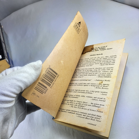 Anita Blake Vampire Hunter by Laurell K Hamilton Books #7, #8 & #9 of Series - Picture 7 of 16